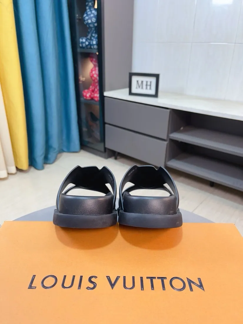 Men's shoes 💰360🌹🌹 (lv-Louis Vuitton) new men's sandals, high-end boutique, exquisite embossed logo decoration on the upper, fine workmanship, super soft soles, casual, loose and comfortable, a must-have in summer! \nsize：38-44